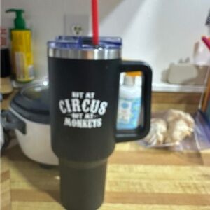 40 oz stainless steel drinking cup .
Travel mug